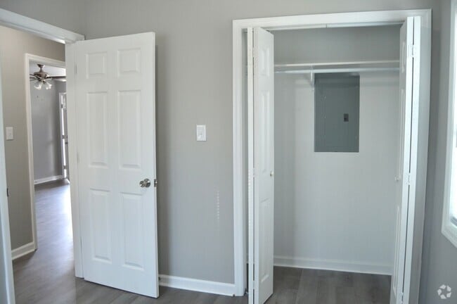 Building Photo - 911 Woodall Rd SW Unit 911 Woodall Rd SW Rental