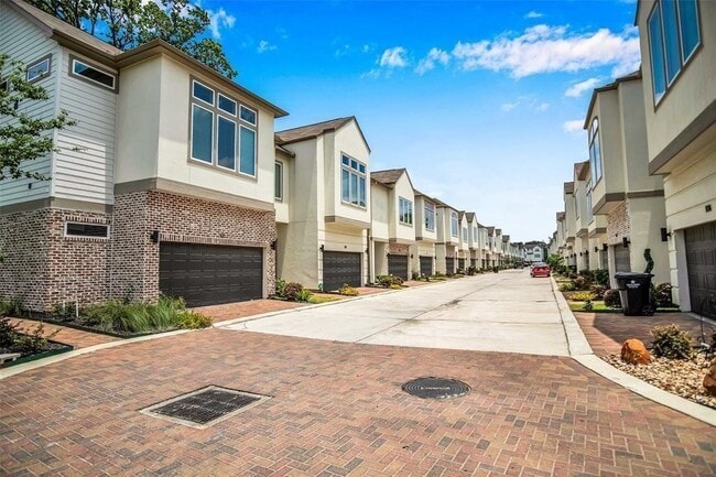 Photo - 135 Knightsbridge Park Ln