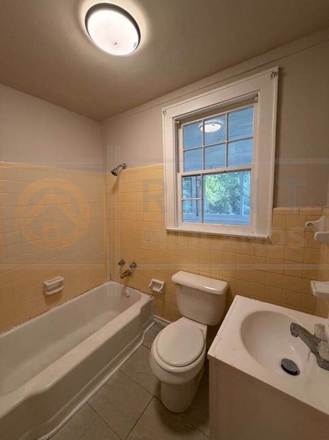 Photo - 3 Bedroom Home Available in Columbia