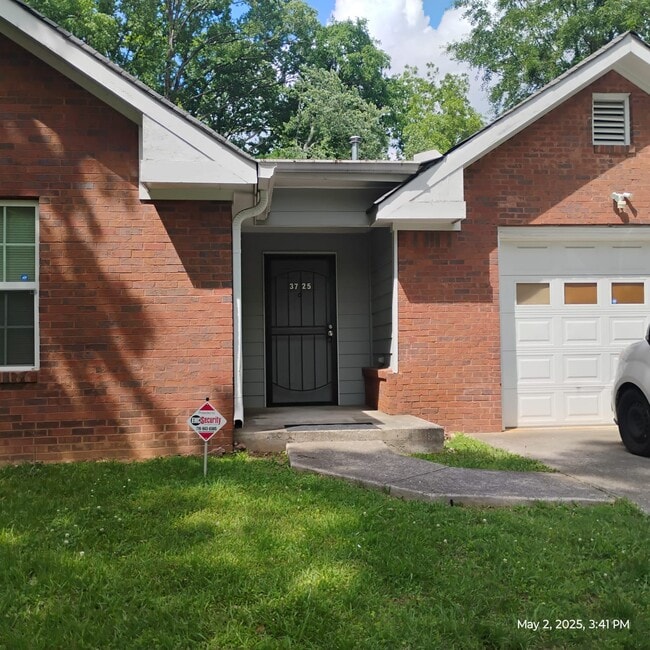 Beautiful neighbor - 3725 Collier Dr NW House