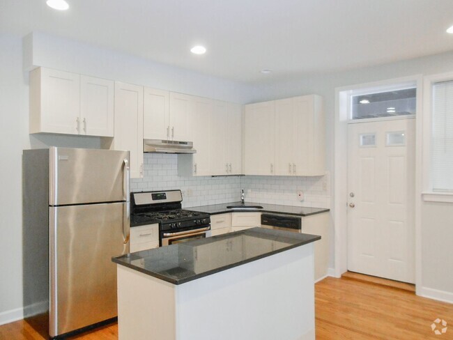 Building Photo - 850 W Cornelia Ave Rental