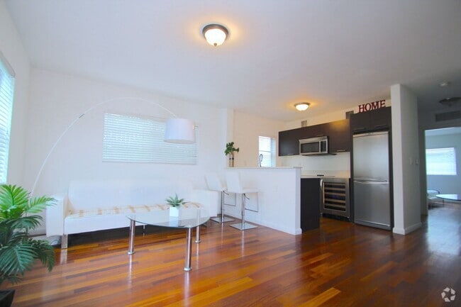 Building Photo - Beautiful garden unit with 1bed/1bath in t... Rental