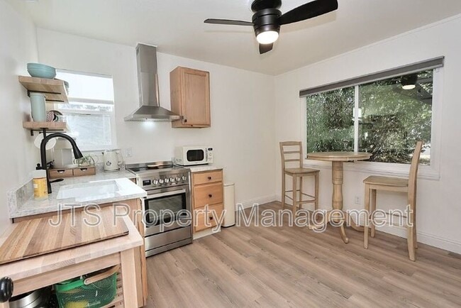 Building Photo - 6906 Pin Oak Ct Rental