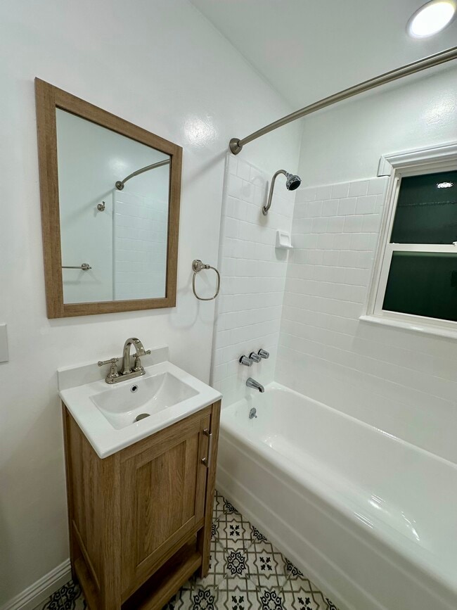 Photo - 1537 Freeman Ave