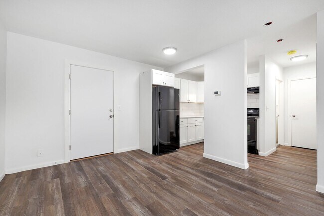 Building Photo - 1045 River St Unit 5