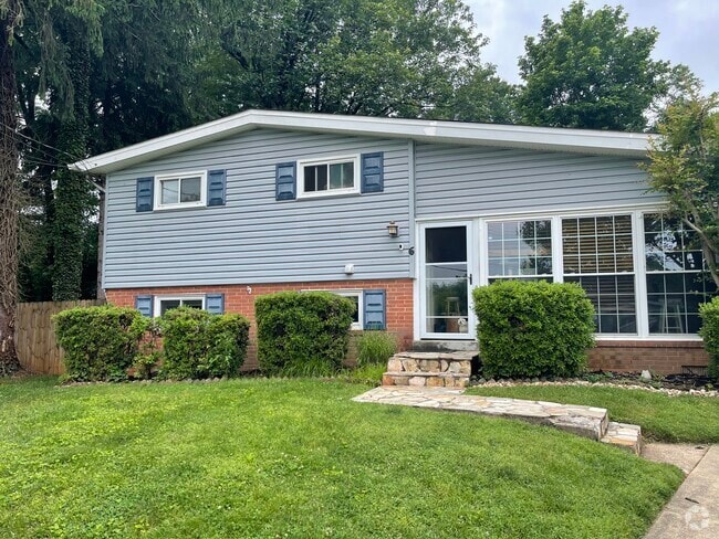 Building Photo - 6 Marcia Ct Rental