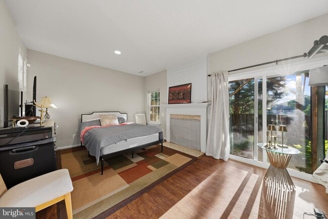 Photo - 1122 Cypress Tree Pl