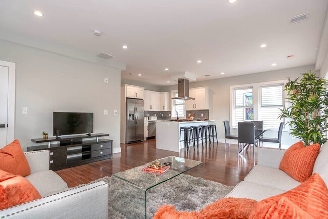 Building Photo - 71 Savin St Unit 2