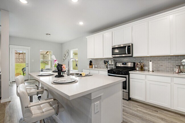 Photo - 40557 Mostyn Lake Dr