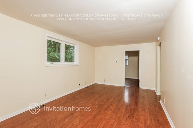 Photo - 353 E Elm St