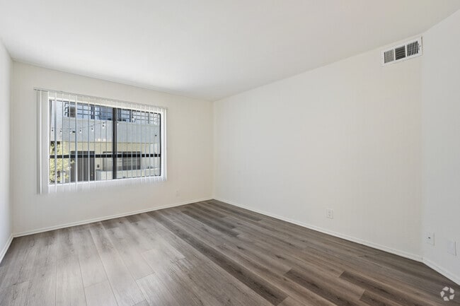 2BR, 2BA - 900SF - Second Bedroom