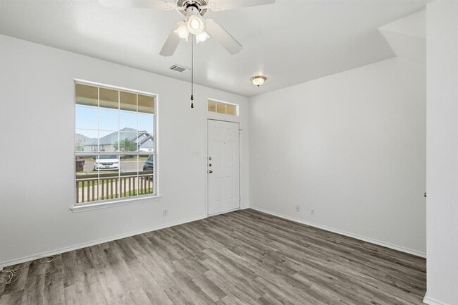 Photo - 2849 Southampton Way