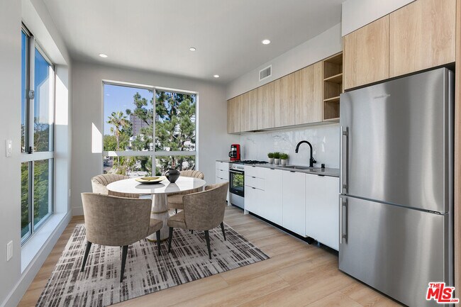 Photo - 12431 Rochester Ave Unidad 206