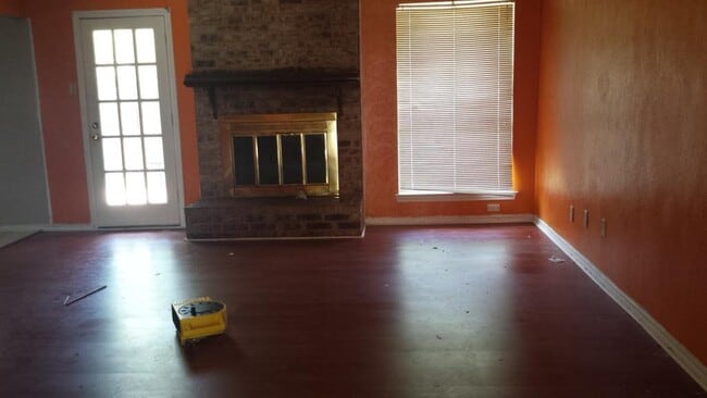 Photo - Beautiful 4 Bedroom in Garland!