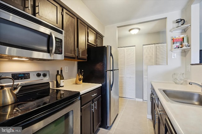 Photo - 2319 Pond View Dr