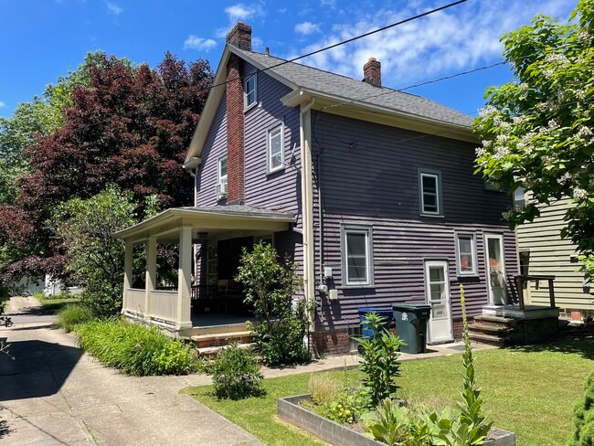 Photo - 2449 Kingston Rd