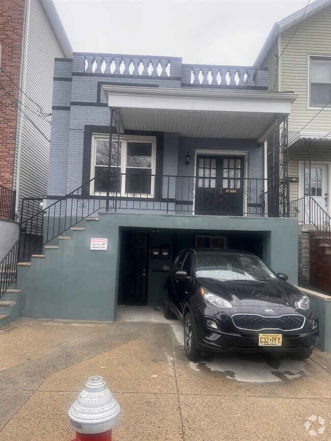 Building Photo - 42 Greenville Ave Unit 1 Rental