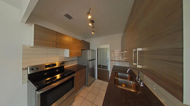 Photo - 2-6 The Donway East