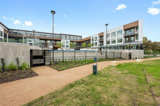 Photo - 2209 S 1st St Unit 321