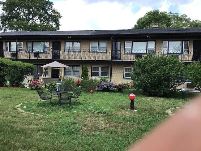 Photo - 7043 S East End Ave Unidad 2D