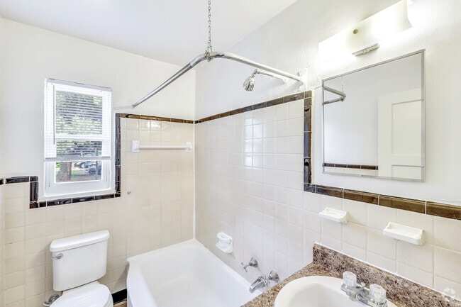 Layfette / Dogwood - 2BR, 1BA - 875SF - Bathroom