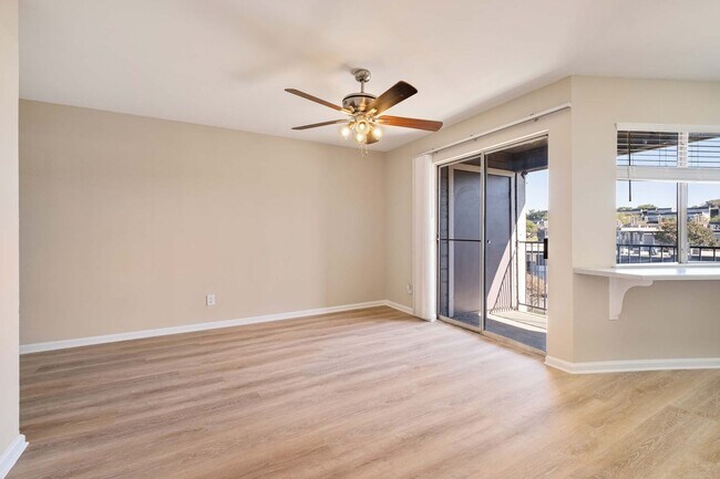 Photo - 1 Bedroom, 1 Bath Condo w/ Community Pool on East Riverside Unidad 155