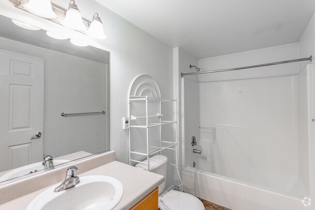 3BR, 2BA - 1,194 SF