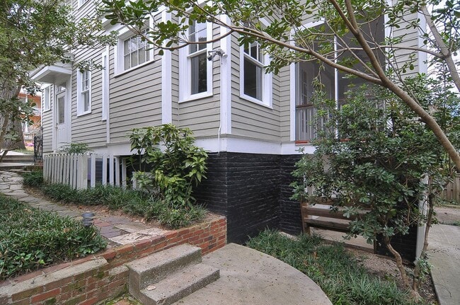 Photo - 2-Bedroom Apartment Near USC & Overlooking Five Points