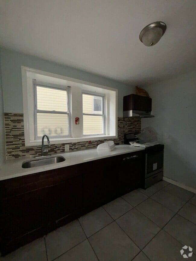 Building Photo - 124 N Grove St Unit 3 Rental