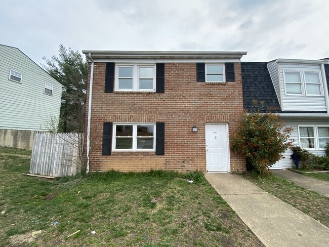 Photo - 633 Anvil Rd