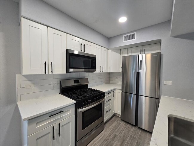 Photo - 2504 Manor Cir