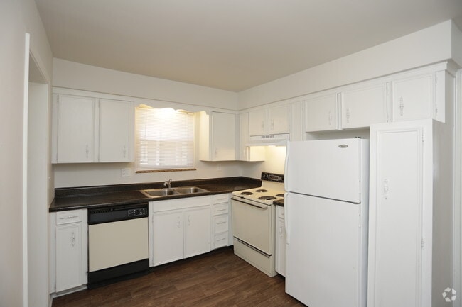 2BR, 2BA - 1510 SF