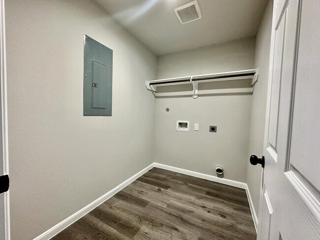 Photo - 4302 Hirsch Rd Unit B
