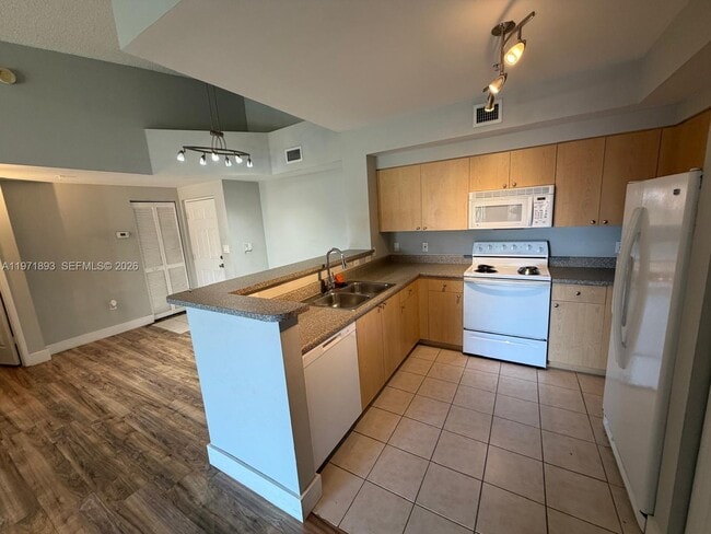 Photo - 7930 N Nob Hill Rd Unit 304