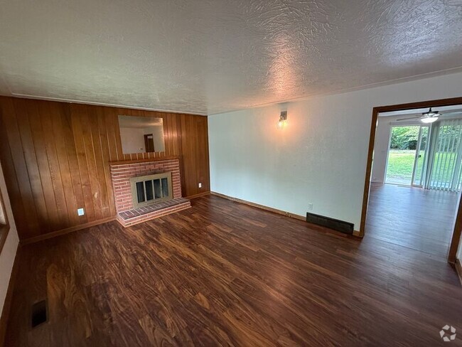 Building Photo - 5075 Lone Oak Rd SE Rental