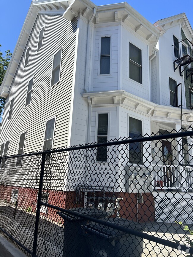 Building Photo - 141 Prospect St Rental