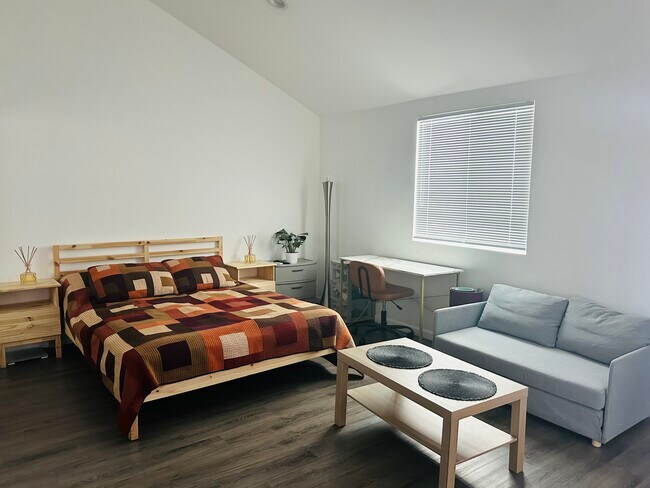 Photo - 6271 Saloma Ave