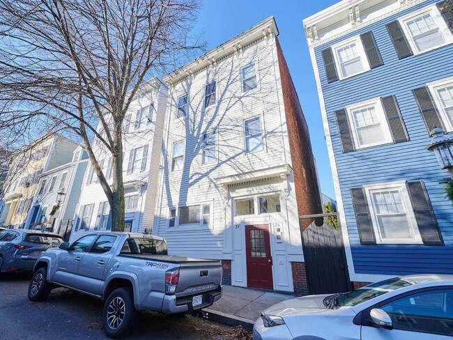 Building Photo - 26 Concord St Unit 1 Rental