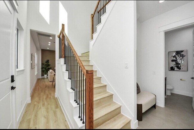 Photo - 7911 Lynette St