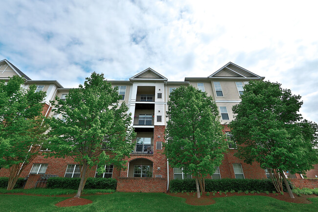 Exterior of building - The Point at Herndon Apartments