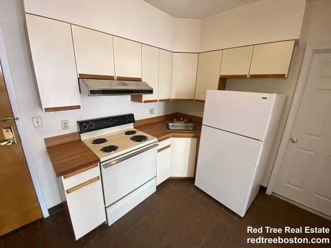 Building Photo - 81 Essex St