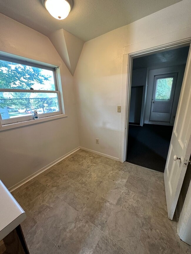 Photo - AI - 02 - 8th St Unit 211