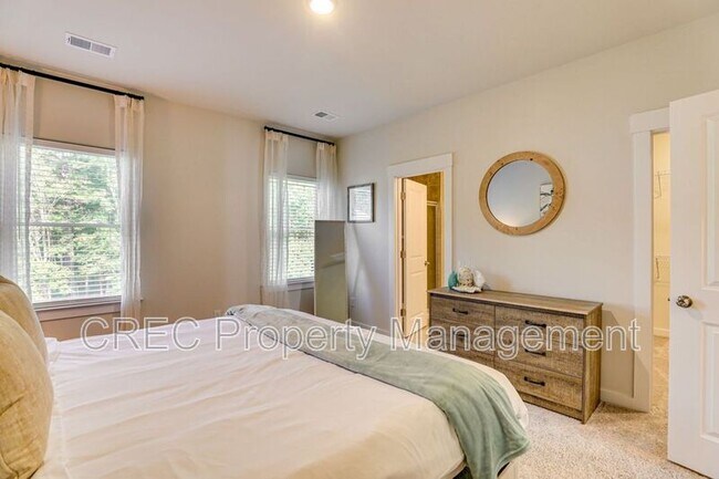 Photo - 1010 Pettiford Pl