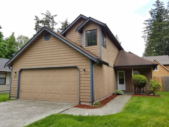 Rented; New Paint & New Flooring! - Rented; New Paint & New Flooring! House