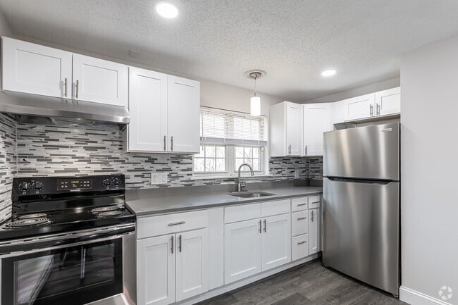 2BR, 1BA - Kitchen