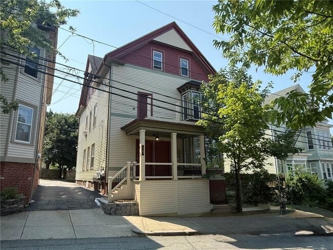 Building Photo - 125 Pleasant St Unit 1
