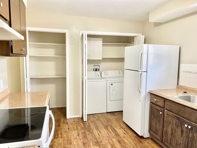 Building Photo - Move in specials - Pick One - 1st month free or $100 off monthly rent. Flexible lease terms are a...