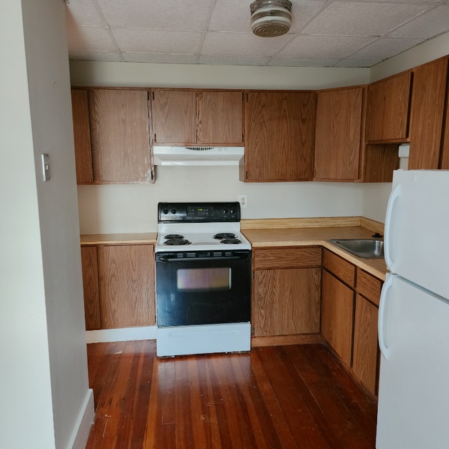 Building Photo - 104 Apsley St Rental