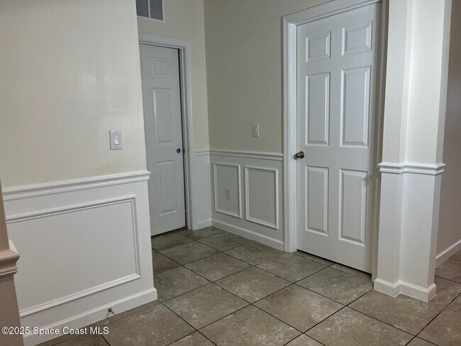 Photo - 760 Acadia Ct SE