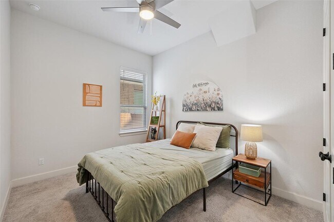 Photo - 6908 Empresa Dr